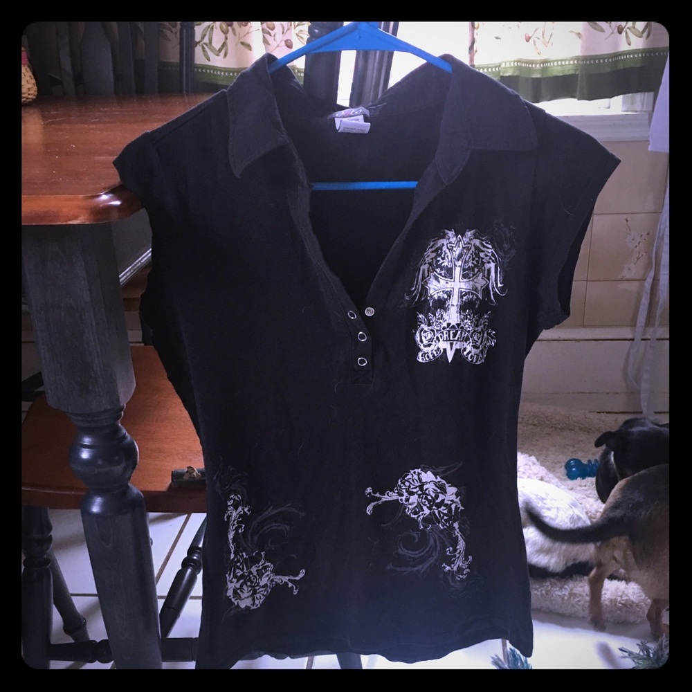 Junior girls black/white V-neck w/ collar shirt.